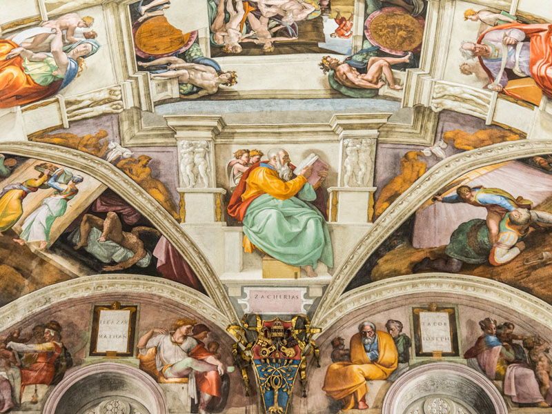 La Capilla Sixtina es una capilla del Palacio Apostólico de la Ciudad del Vaticano, la residencia oficial del papa. Se trata de la estancia más conocida del conjunto palaciego. Originalmente servía como capilla de la fortaleza vaticana.